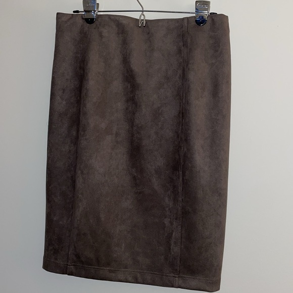 Suede like Skirt - Picture 3 of 6